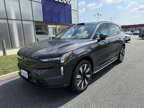 New 2025 Volvo EX90 Plus image 3