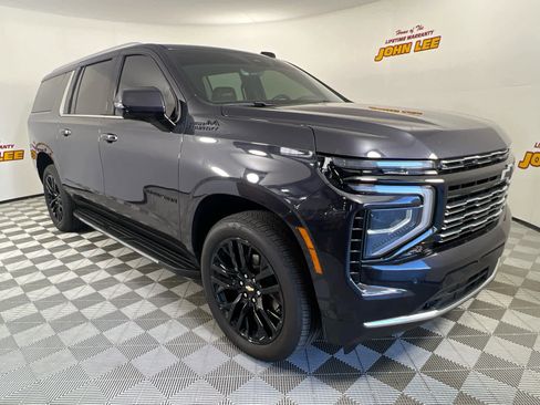 Used 2025 Chevrolet Suburban High Country image 9