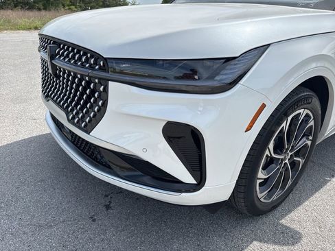 Used 2025 Lincoln Nautilus Reserve image 47