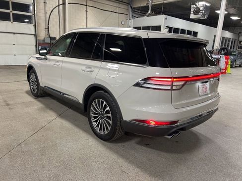 Used 2020 Lincoln Aviator Reserve w/ Equipment Group 201A image 10