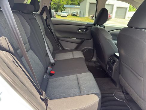 Used 2024 Nissan Rogue SV FWD image 12
