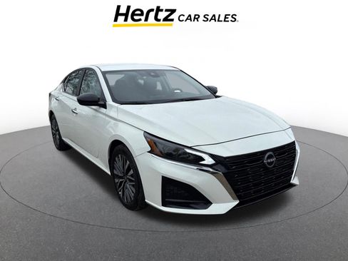 Used 2025 Nissan Altima 2.5 SV image 1