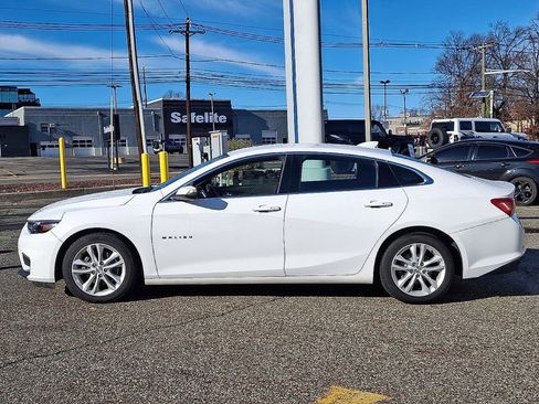 Used 2018 Chevrolet Malibu LT image 2