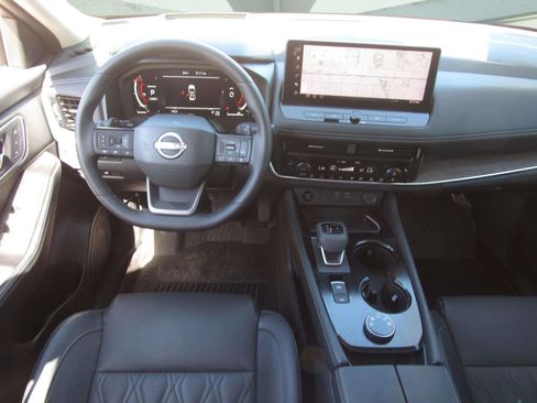 Used 2025 Nissan Rogue Platinum w/ Platinum Premium Package AWD/4WD image 18