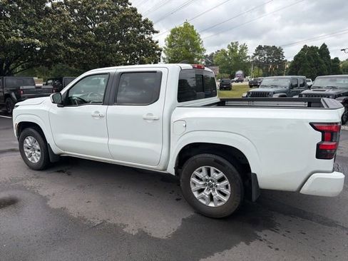 Used 2024 Nissan Frontier SV w/ SV Convenience Package RWD image 5