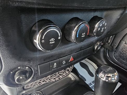 Used 2018 Jeep Wrangler Unlimited Sport image 12