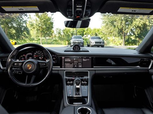 Used 2021 Porsche Panamera image 9
