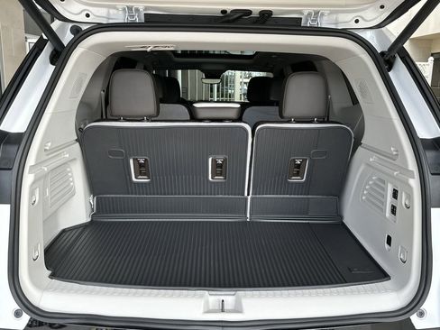 Certified 2024 GMC Acadia Denali w/ Super Cruise Package image 39