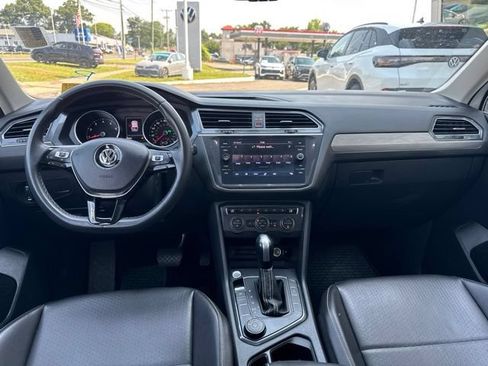 Used 2021 Volkswagen Tiguan SE w/ Panoramic Sunroof Package AWD/4WD image 4