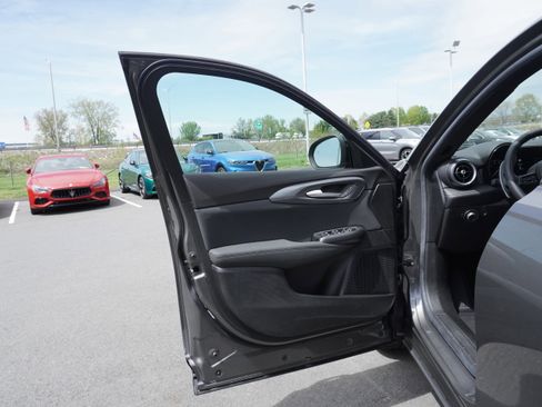 Certified 2024 Alfa Romeo Tonale Ti image 16