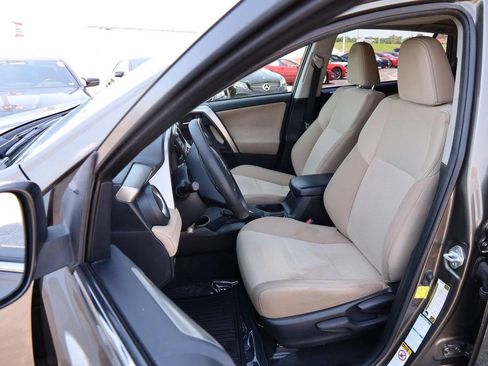 Used 2015 Toyota RAV4 XLE w/ Four Season Floor Mat Package AWD/4WD image 10