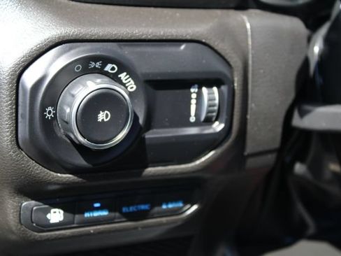 Used 2023 Jeep Wrangler Unlimited Sahara w/ Cold Weather Group AWD/4WD image 13