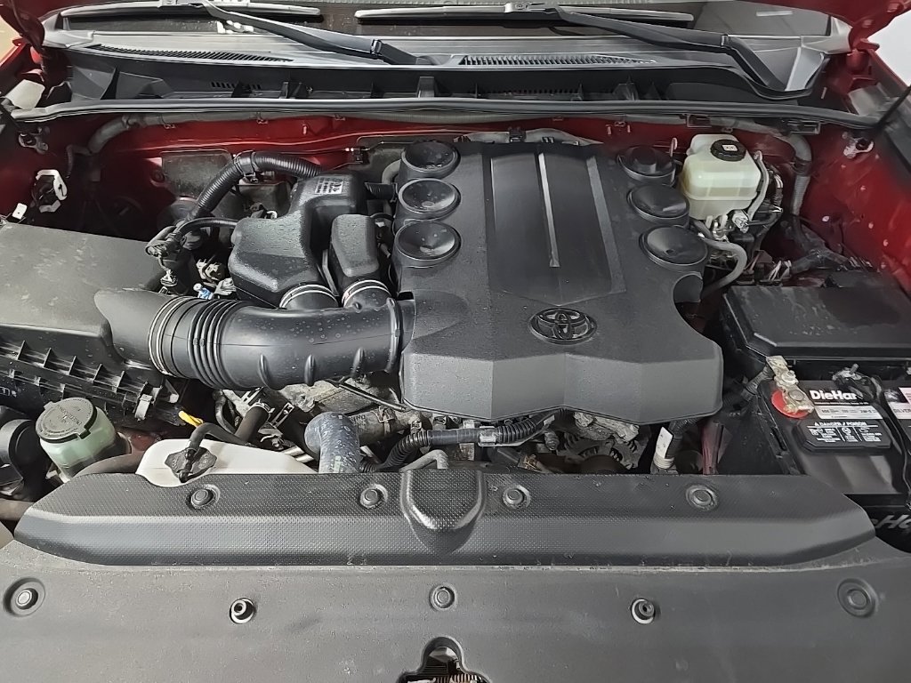 Used 2018 Toyota 4Runner SR5 AWD/4WD image 13
