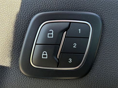 Used 2025 Ford Escape Platinum AWD/4WD image 19