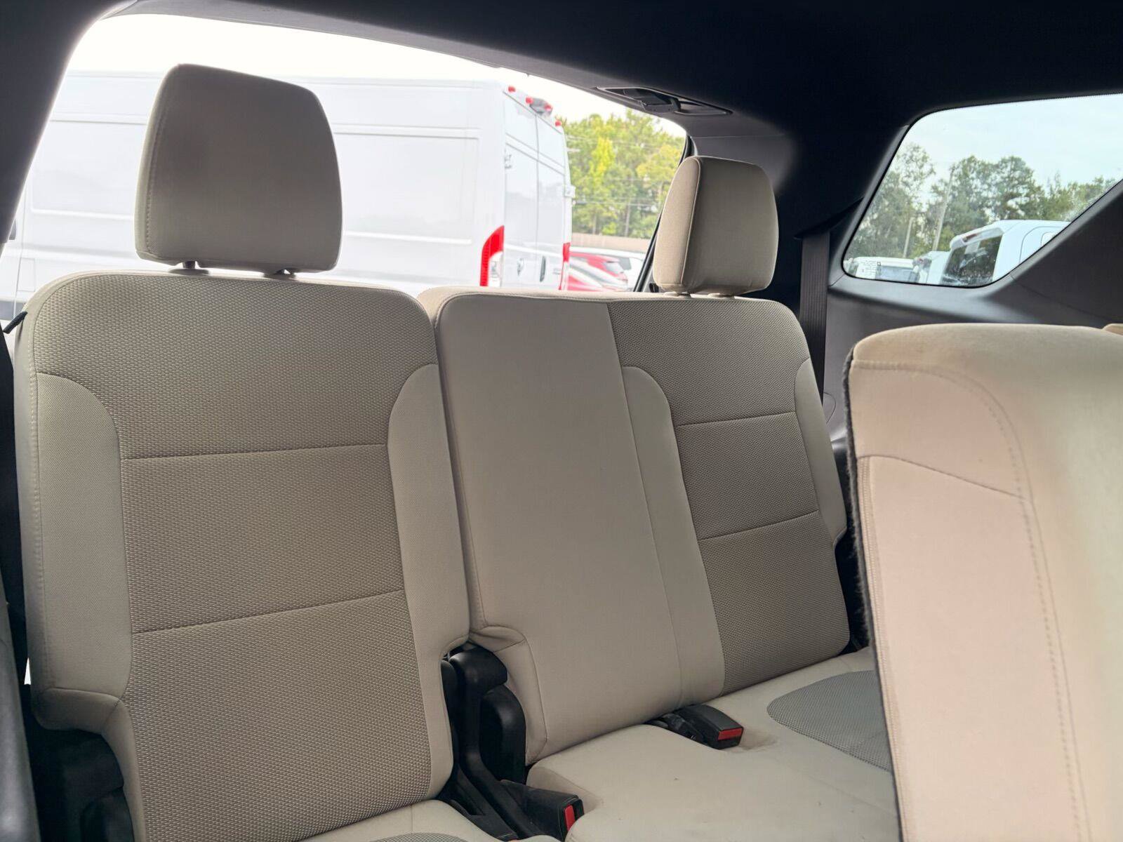 Used 2022 Chevrolet Traverse LS FWD image 27