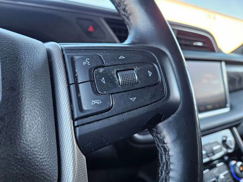 Used 2022 GMC Yukon XL Denali image 13