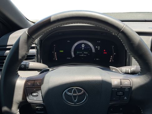 Used 2025 Toyota Camry SE w/ Convenience Package FWD image 12
