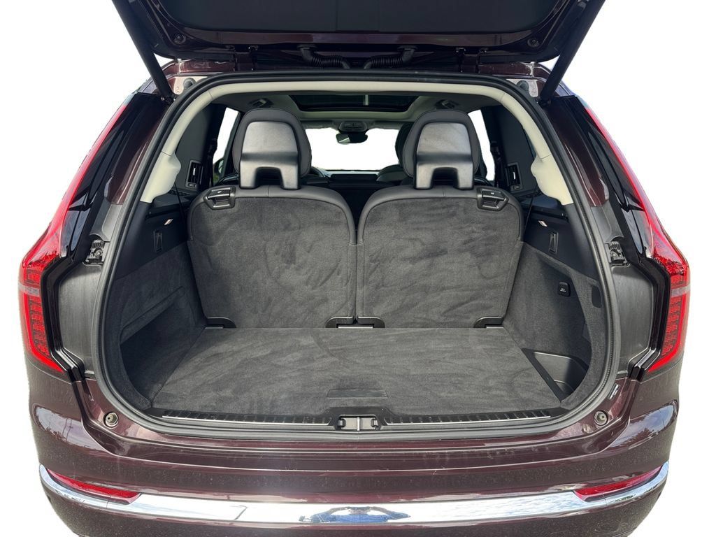 Certified 2025 Volvo XC90 B5 Core AWD/4WD image 6