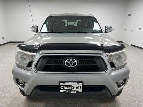 Used 2015 Toyota Tacoma Base w/ Limited Package image 3