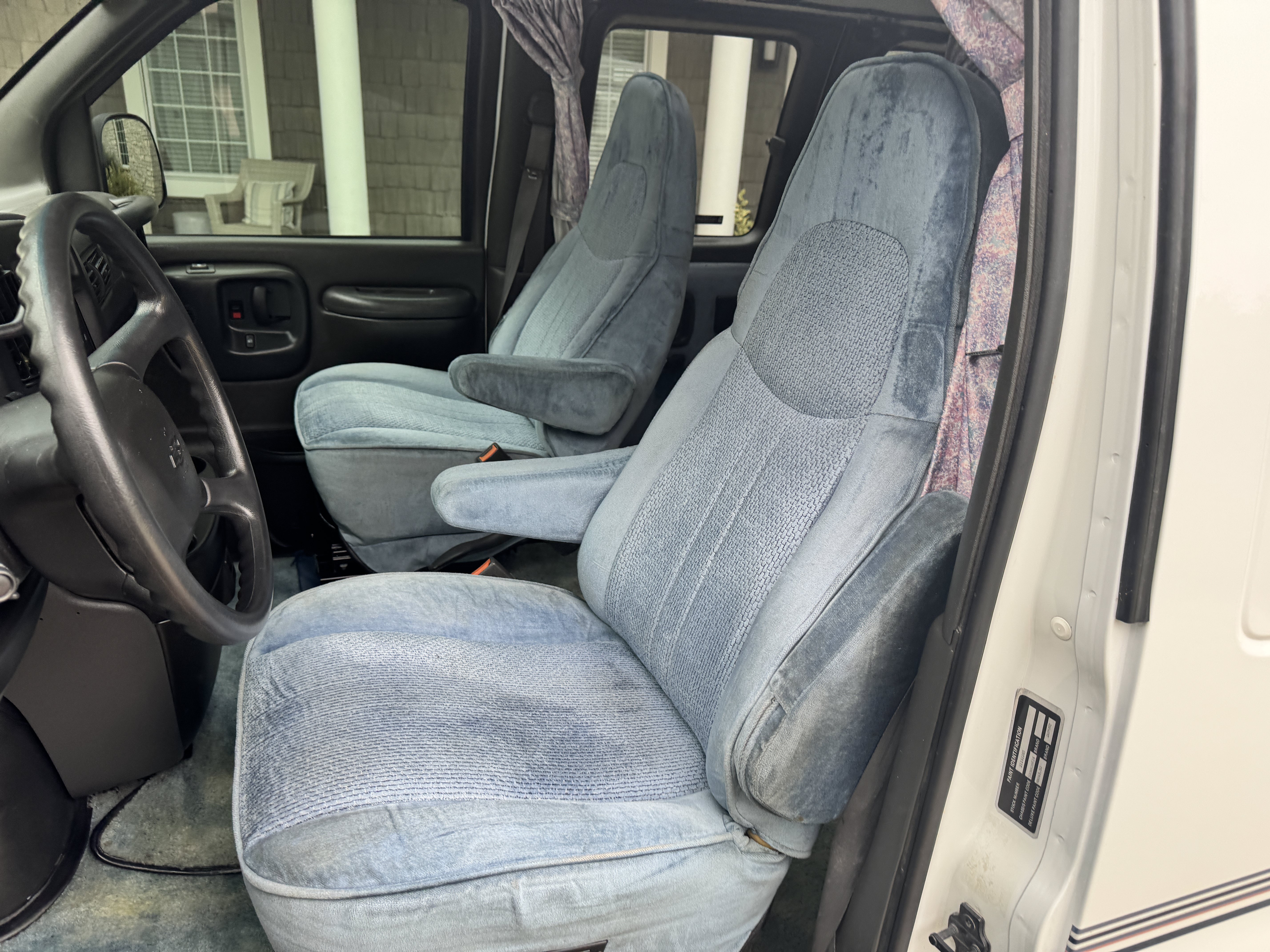 Used 2002 Chevrolet Express 3500 Extended w/ Preferred Equipment Group 2 RWD image 11