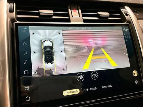 Certified 2025 Land Rover Discovery Dynamic SE image 23
