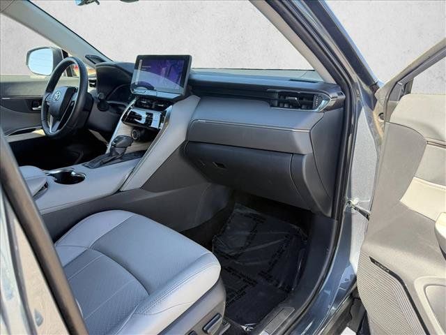 Used 2024 Toyota Venza Limited AWD/4WD image 12