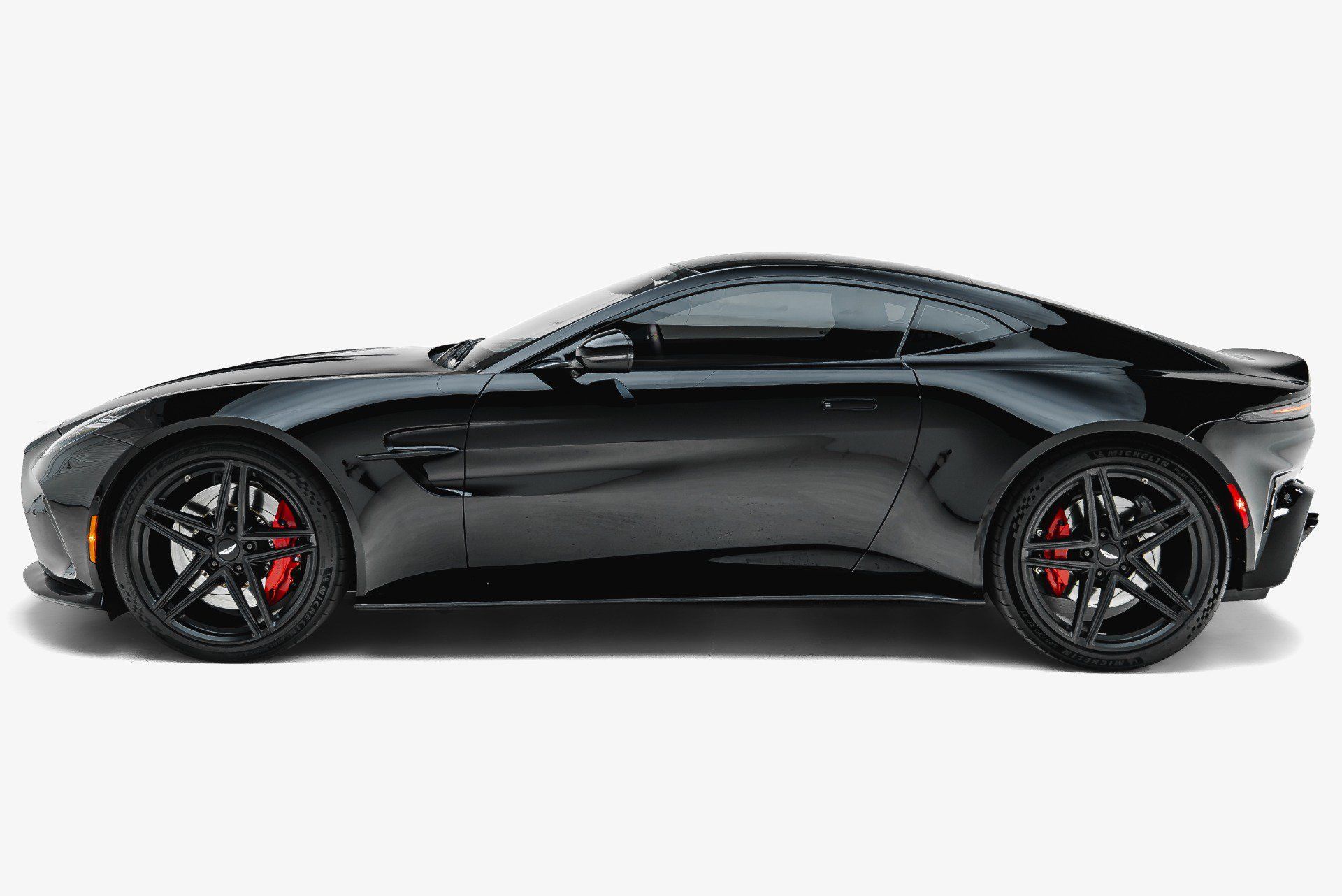 Used 2025 Aston Martin V8 Vantage Coupe RWD image 6