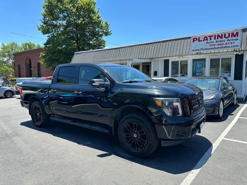 Used 2018 Nissan Titan SV w/ SV Convenience Package AWD/4WD image 1
