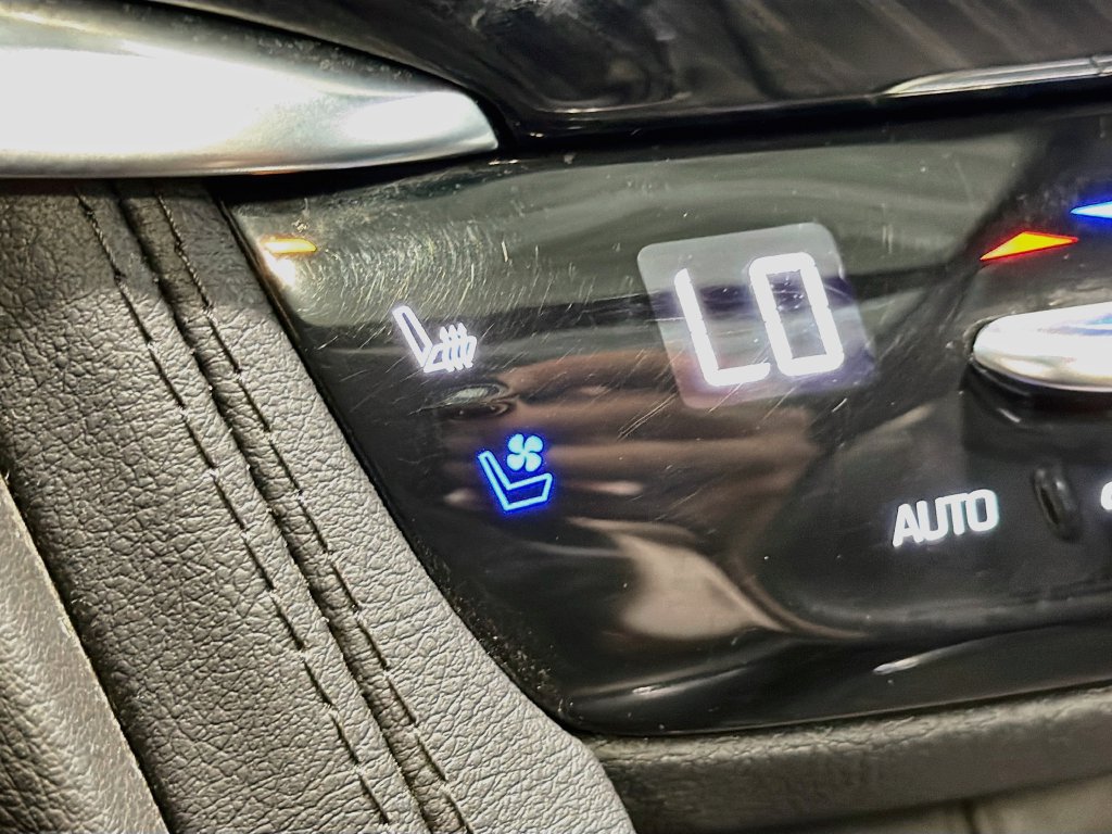 Used 2024 Cadillac XT6 Premium Luxury w/ LPO, Floor Liner Package AWD/4WD image 22