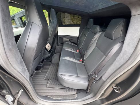 Used 2024 Tesla Cybertruck AWD Crew Cab image 38