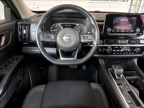 Used 2023 Nissan Pathfinder SV FWD image 6