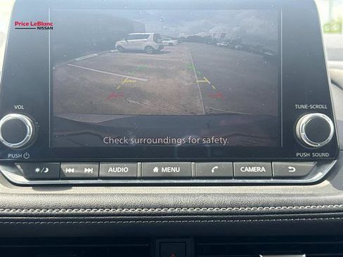 Used 2024 Nissan Rogue SV FWD image 25