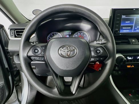 Used 2020 Toyota RAV4 LE FWD image 17