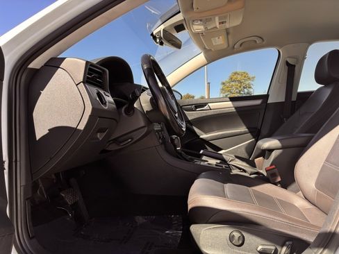 Used 2020 Volkswagen Passat 2.0T SE image 10