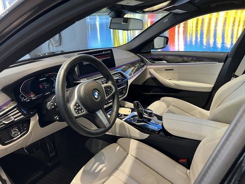 Used 2023 BMW M550i xDrive w/ Dynamic Handling Package image 12