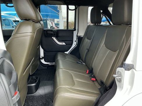 Used 2017 Jeep Wrangler Unlimited Sahara w/ Connectivity Group image 8