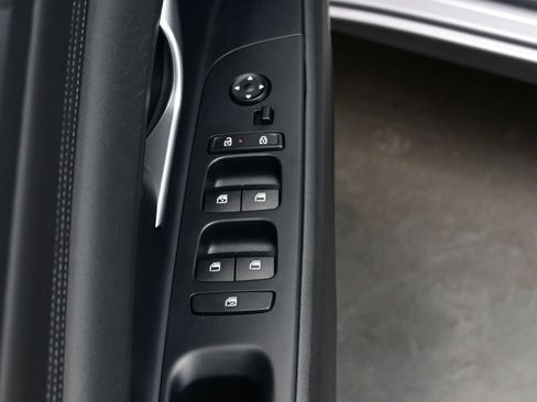 Used 2025 Hyundai Elantra Limited FWD image 10
