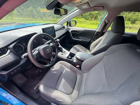 Used 2019 Toyota RAV4 LE w/ Carpet Mat Package AWD/4WD image 15