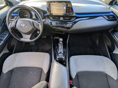 Used 2019 Toyota C-HR XLE image 16