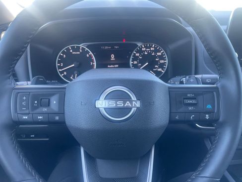 Used 2025 Nissan Rogue SV image 30