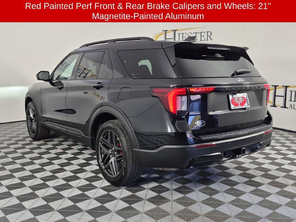 Used 2025 Ford Explorer ST-Line w/ ST-Line Street Pack AWD/4WD image 7