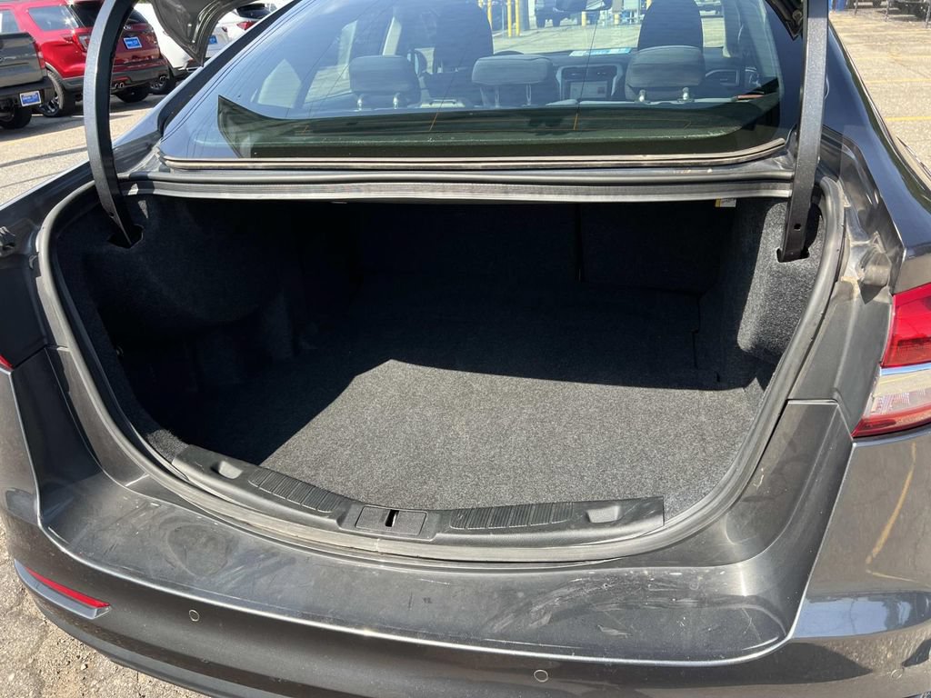 Used 2020 Ford Fusion SE FWD image 9