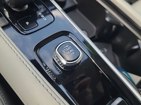 Used 2023 Volvo XC90 B6 Plus image 25