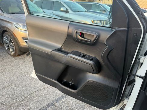 Used 2019 Toyota Tacoma SR w/ SR Convenience Package image 15