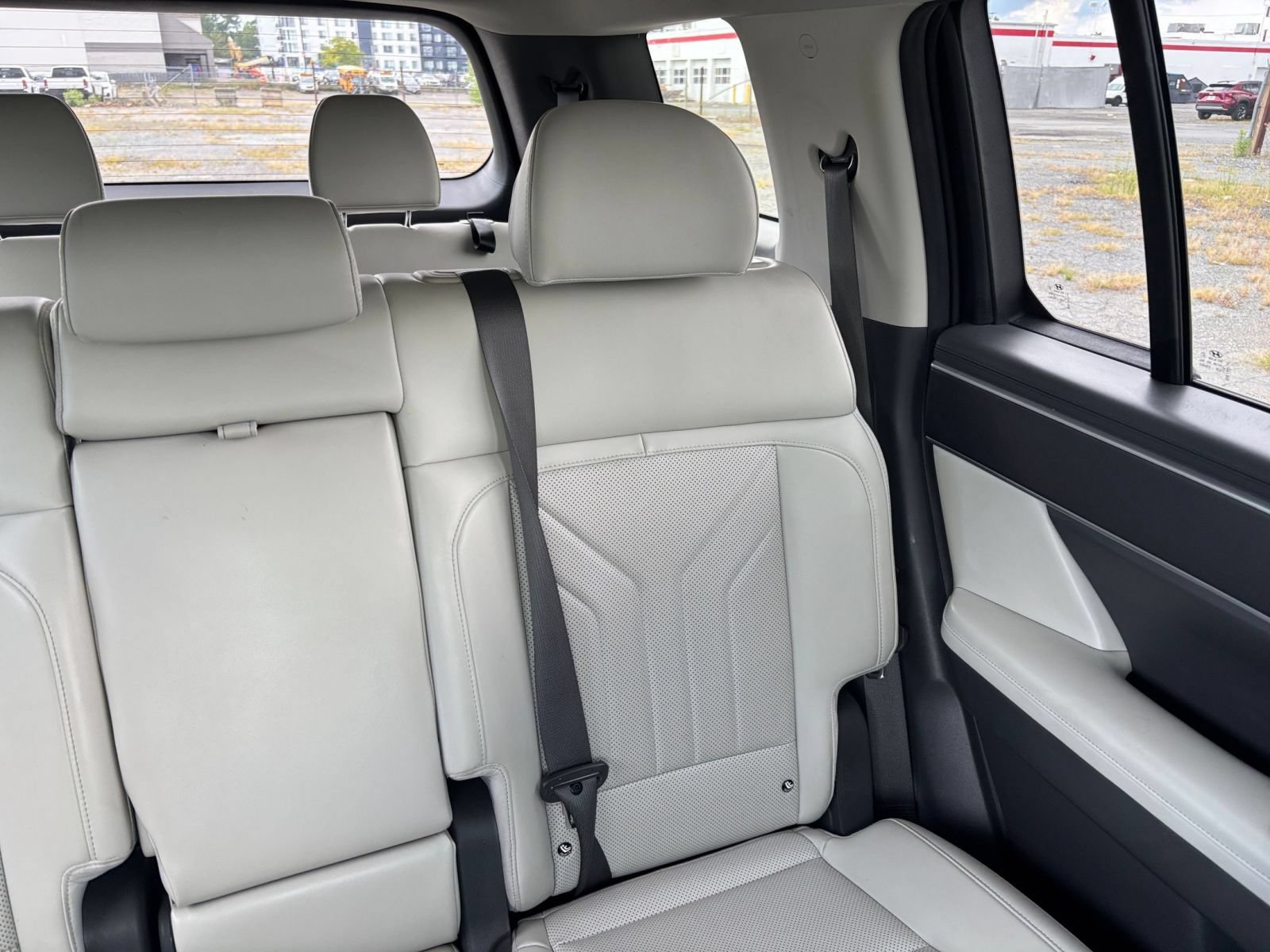 Used 2025 Hyundai Santa Fe SEL AWD/4WD image 36