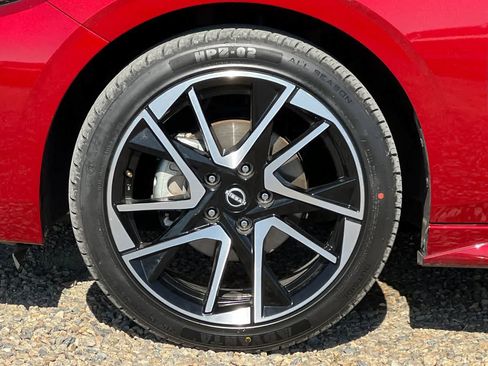 Certified 2024 Nissan Sentra SR FWD image 34
