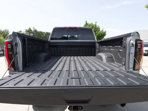 Used 2024 GMC Sierra 2500 AT4 w/ AT4 Premium Plus Package AWD/4WD image 4