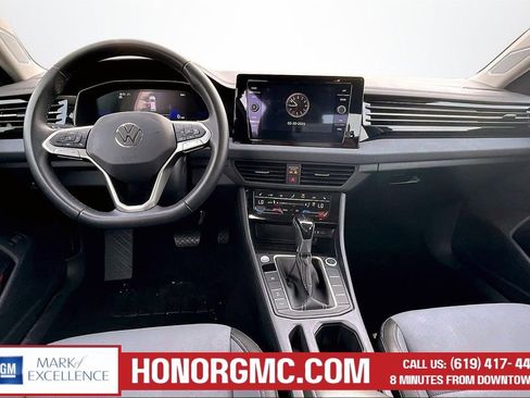 Used 2025 Volkswagen Jetta SE image 7