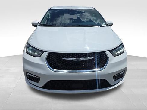 Used 2023 Chrysler Pacifica Touring-L FWD image 8