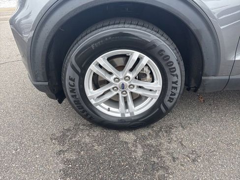 Certified 2022 Ford Explorer XLT w/ Equipment Group 202A image 9